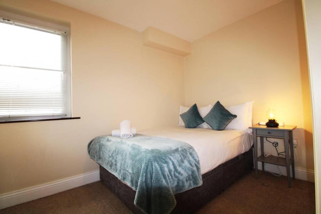 Апартаменты Large 3 Bed, Galway City Centre Экстерьер фото