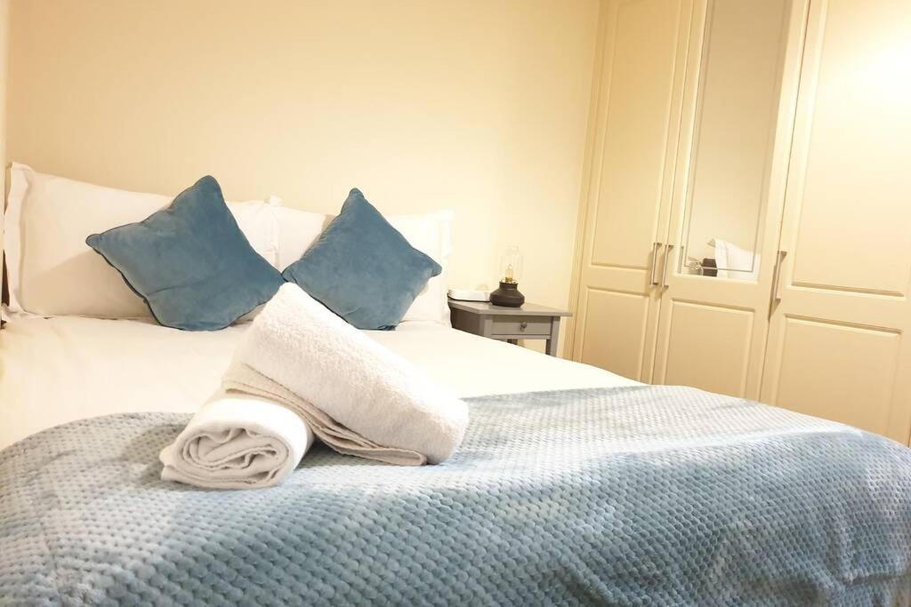 Апартаменты Large 3 Bed, Galway City Centre Экстерьер фото
